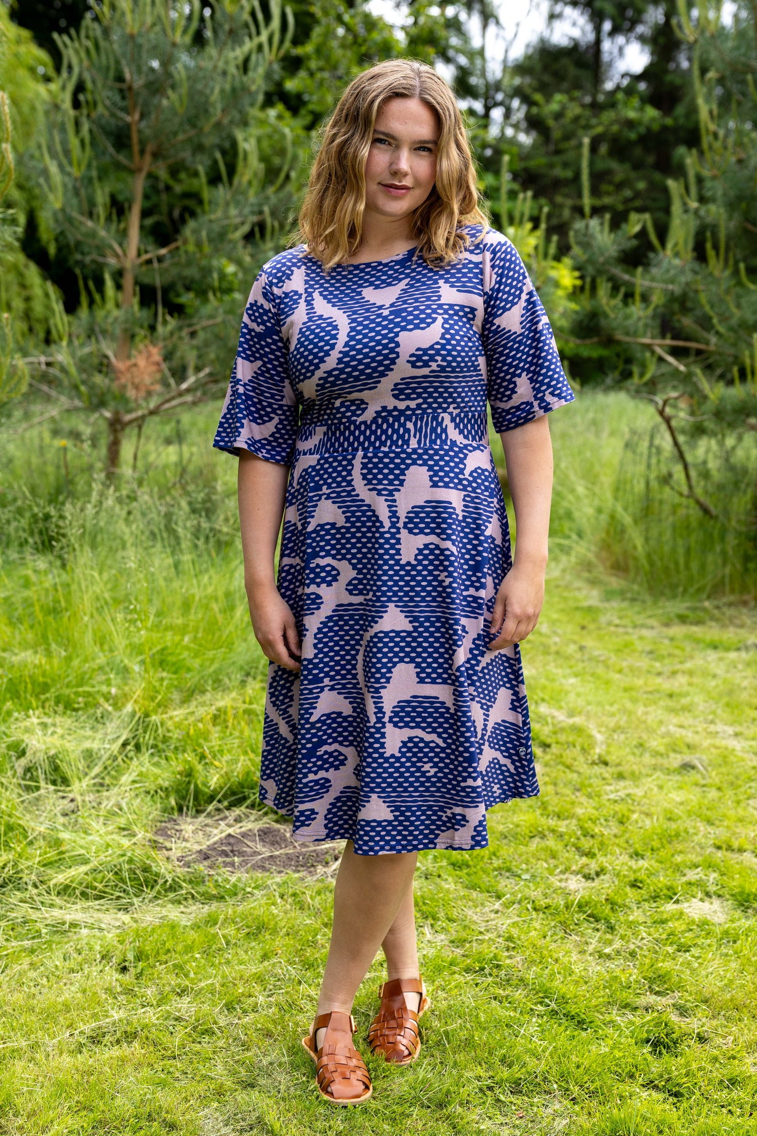 Sød kjole i flot mønster til kvinder