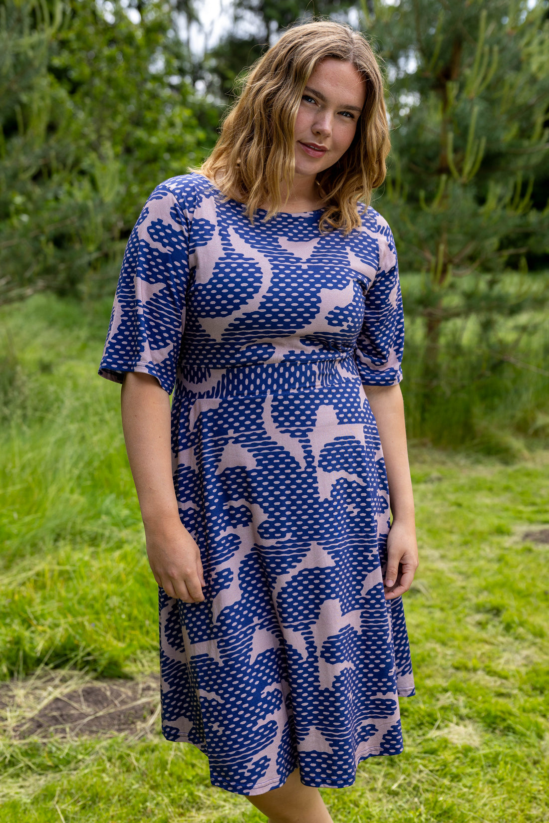 Sød kjole i flot mønster til kvinder