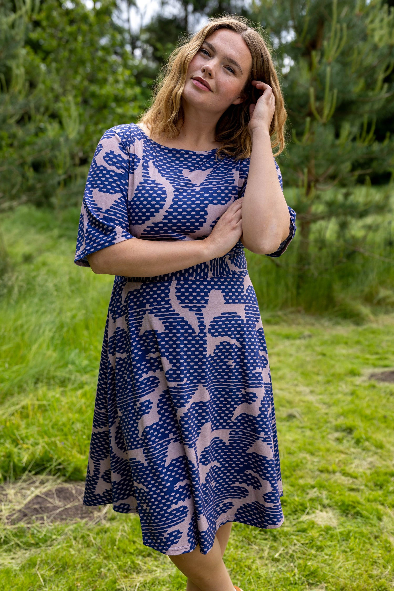 Sød kjole i flot mønster til kvinder