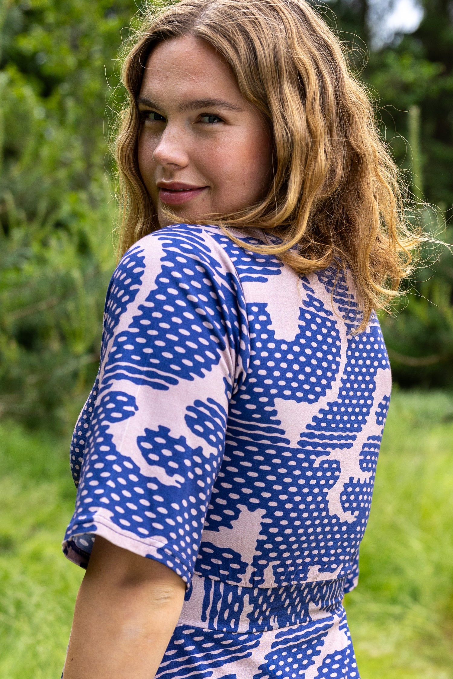 Sød kjole i flot mønster til kvinder