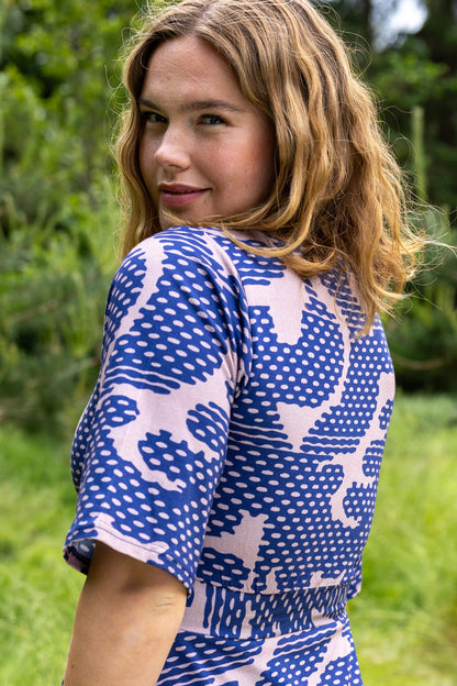 Sød kjole i flot mønster til kvinder