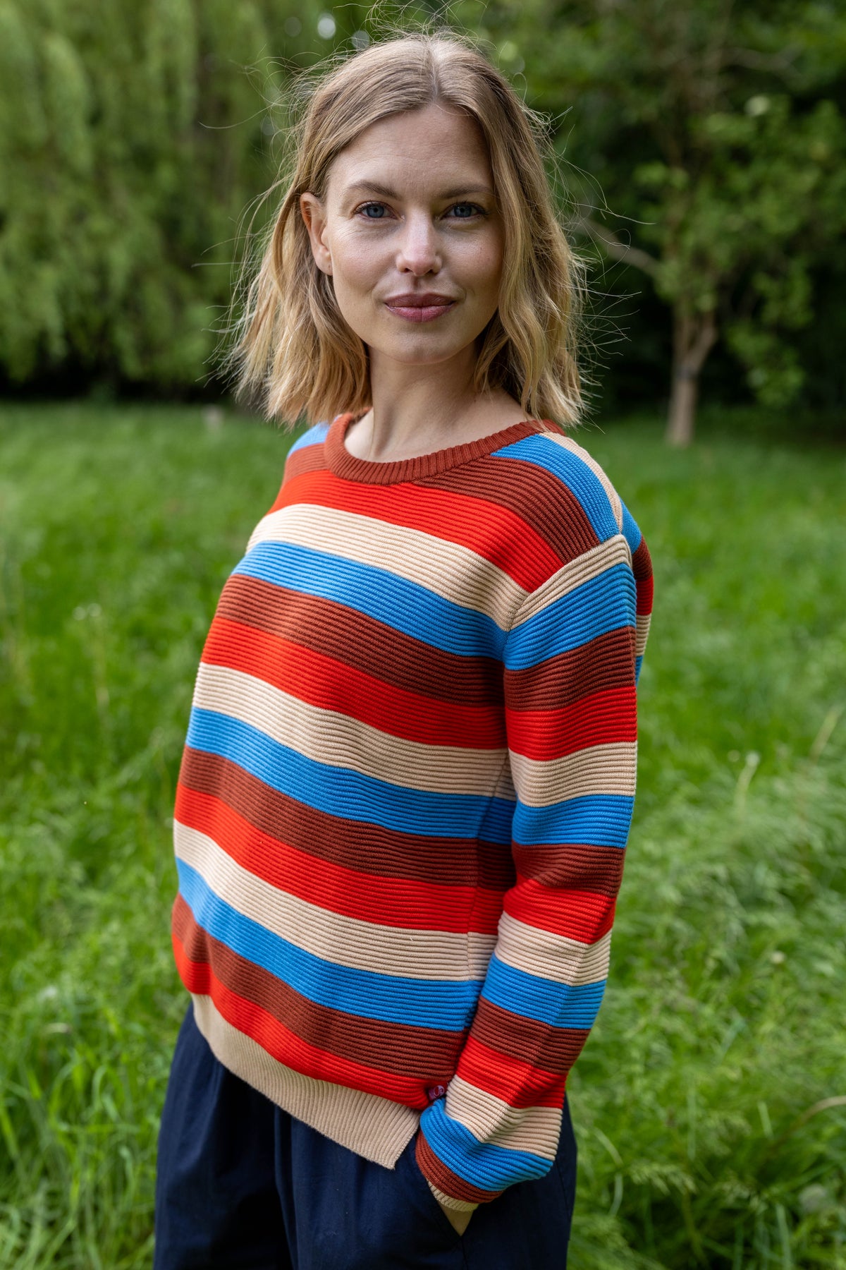 Flot sweater med brede striber i flotte farver til kvinder