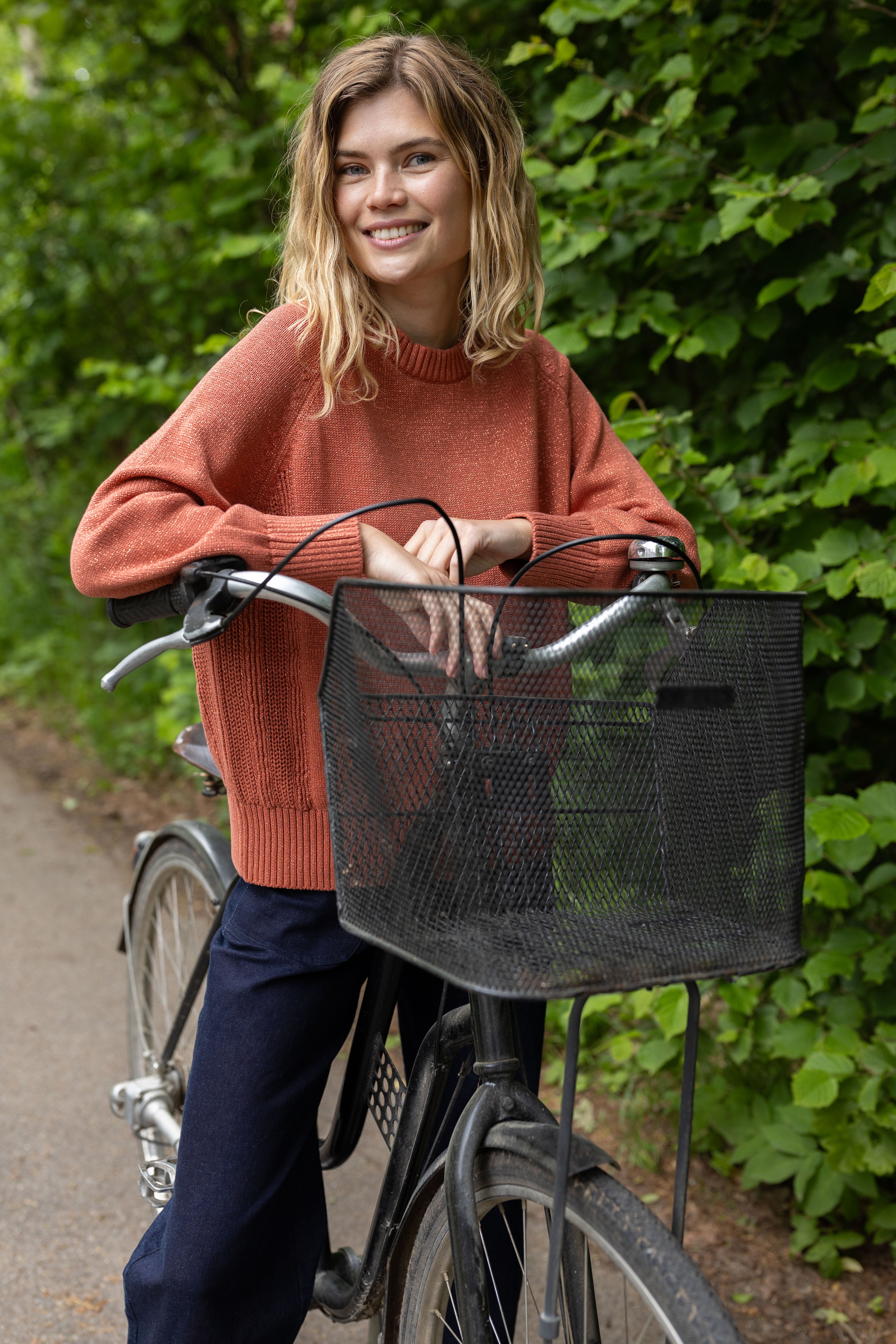 Flot sweater med glitter i fin orangebrun nuance til kvinder fra Danefæ