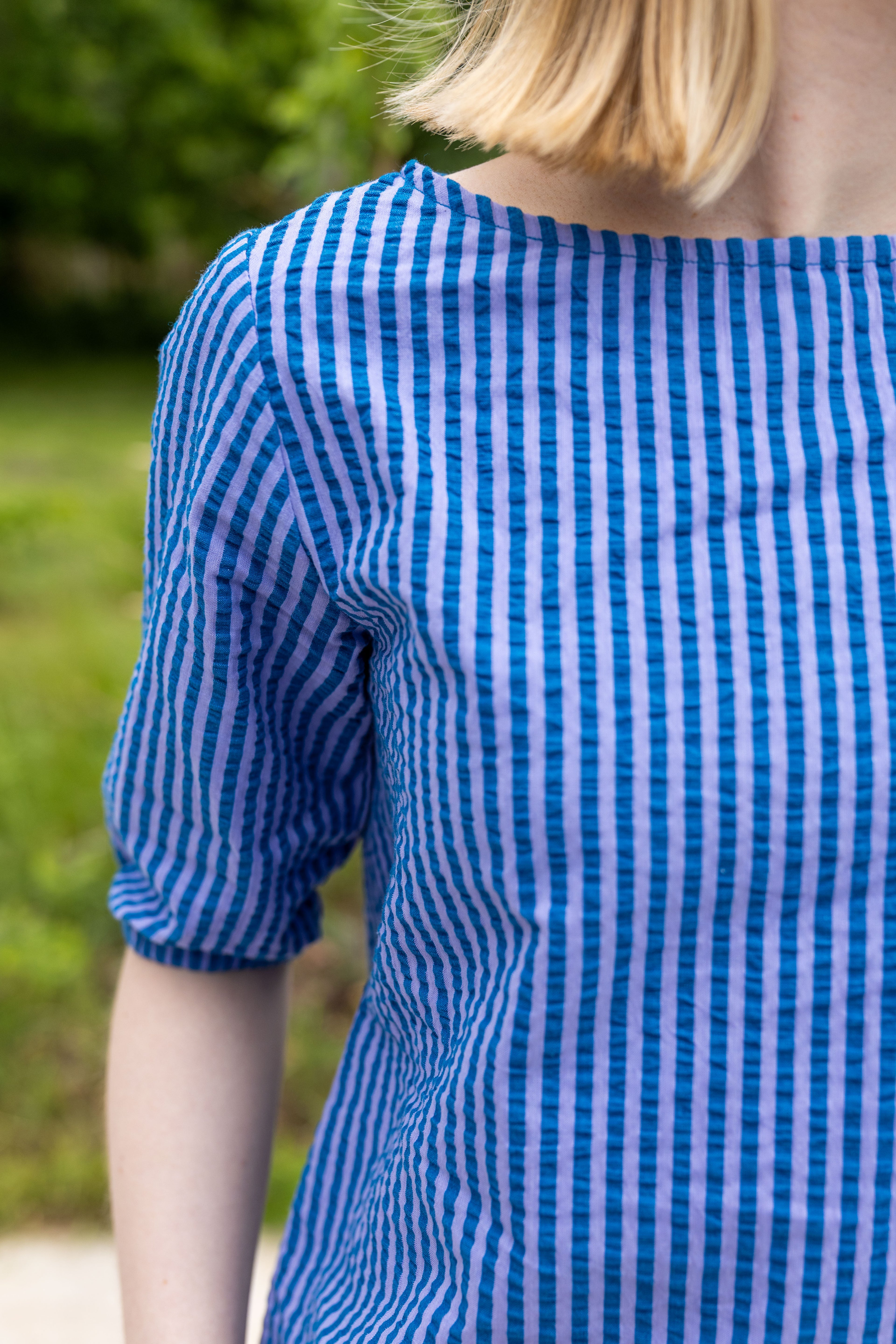 Sød bæk og bølge skjortebluse med blå og lilla striber til kvinder