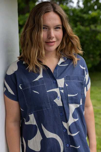 Fin mønstret skjortekjole i lækker hørblanding til kvinder