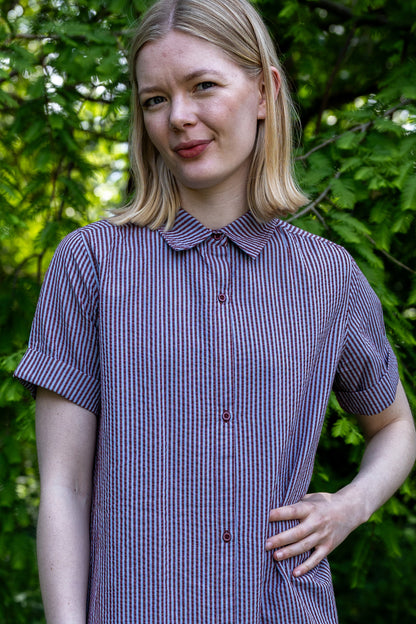 Sød bæk og bølge skjortekjole med rødbrune og lyseblå striber til kvinder