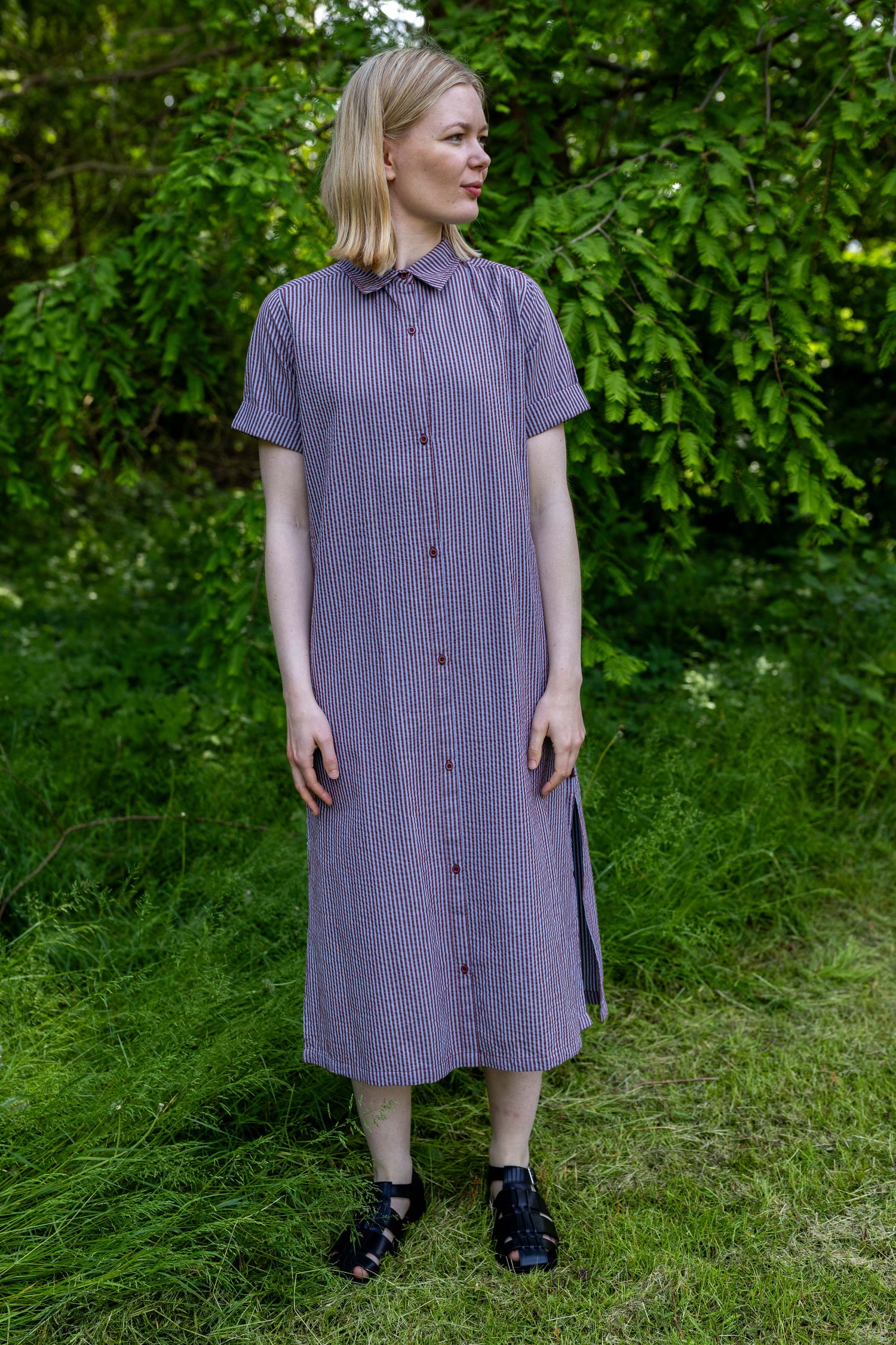 Sød bæk og bølge skjortekjole med rødbrune og lyseblå striber til kvinder