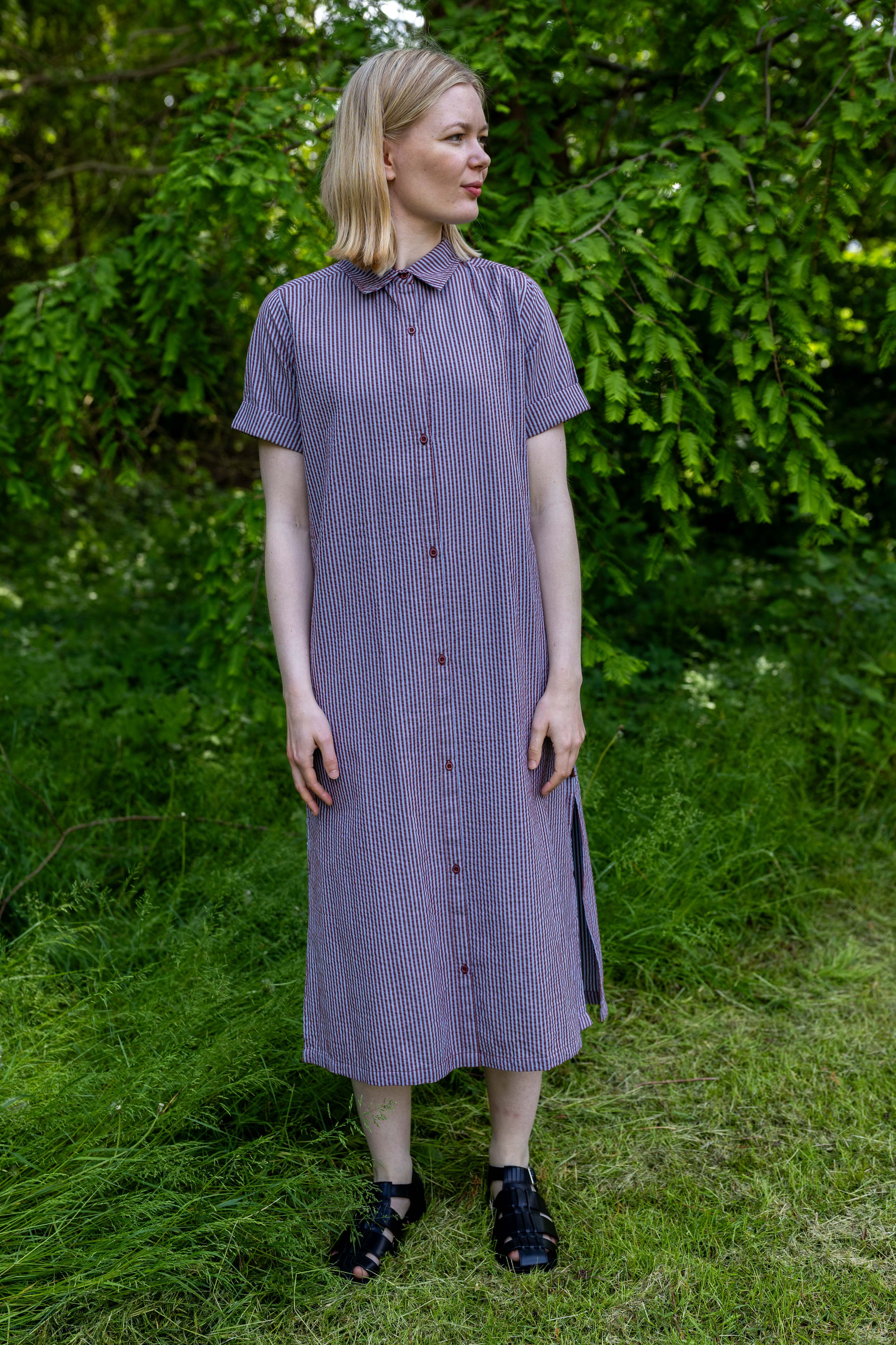 Sød bæk og bølge skjortekjole med rødbrune og lyseblå striber til kvinder