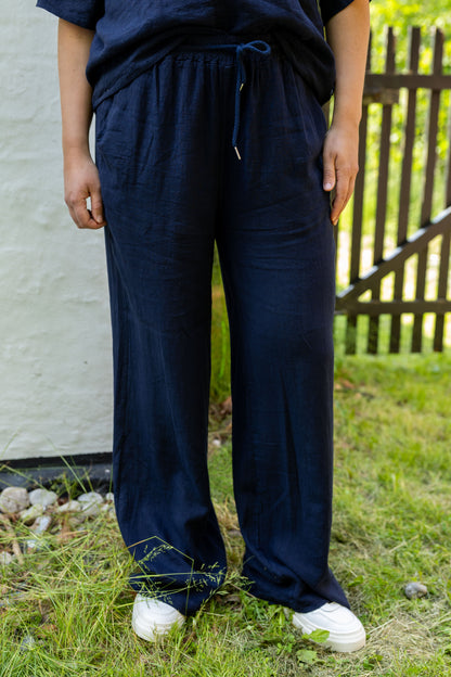 Smarte navyblå bukser i lækker hørblanding til kvinder