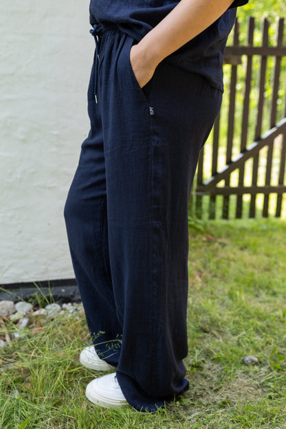 Smarte navyblå bukser i lækker hørblanding til kvinder