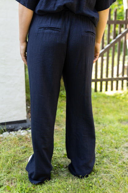 Smarte navyblå bukser i lækker hørblanding til kvinder