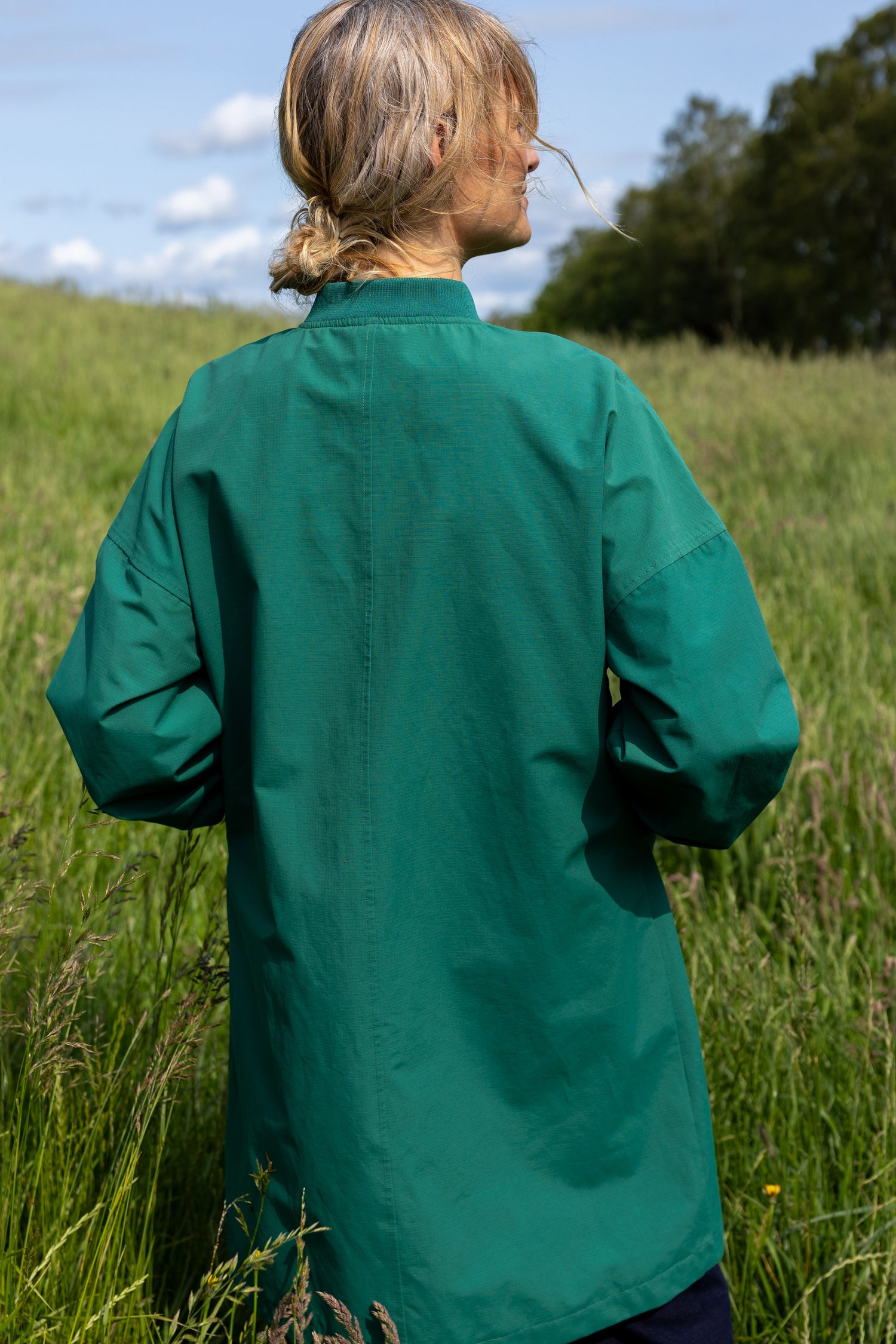 Flot mørkegrøn overgangsjakke til kvinder