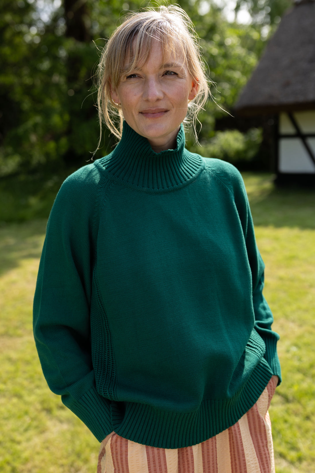 Flot højhalset sweater i mørkegrøn til kvinder fra Danefæ