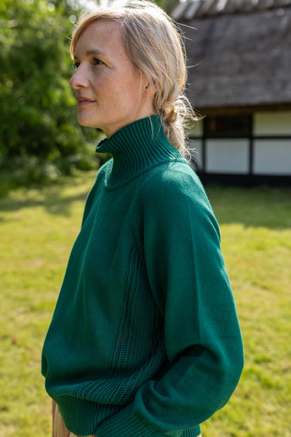 Flot højhalset sweater i mørkegrøn til kvinder fra Danefæ