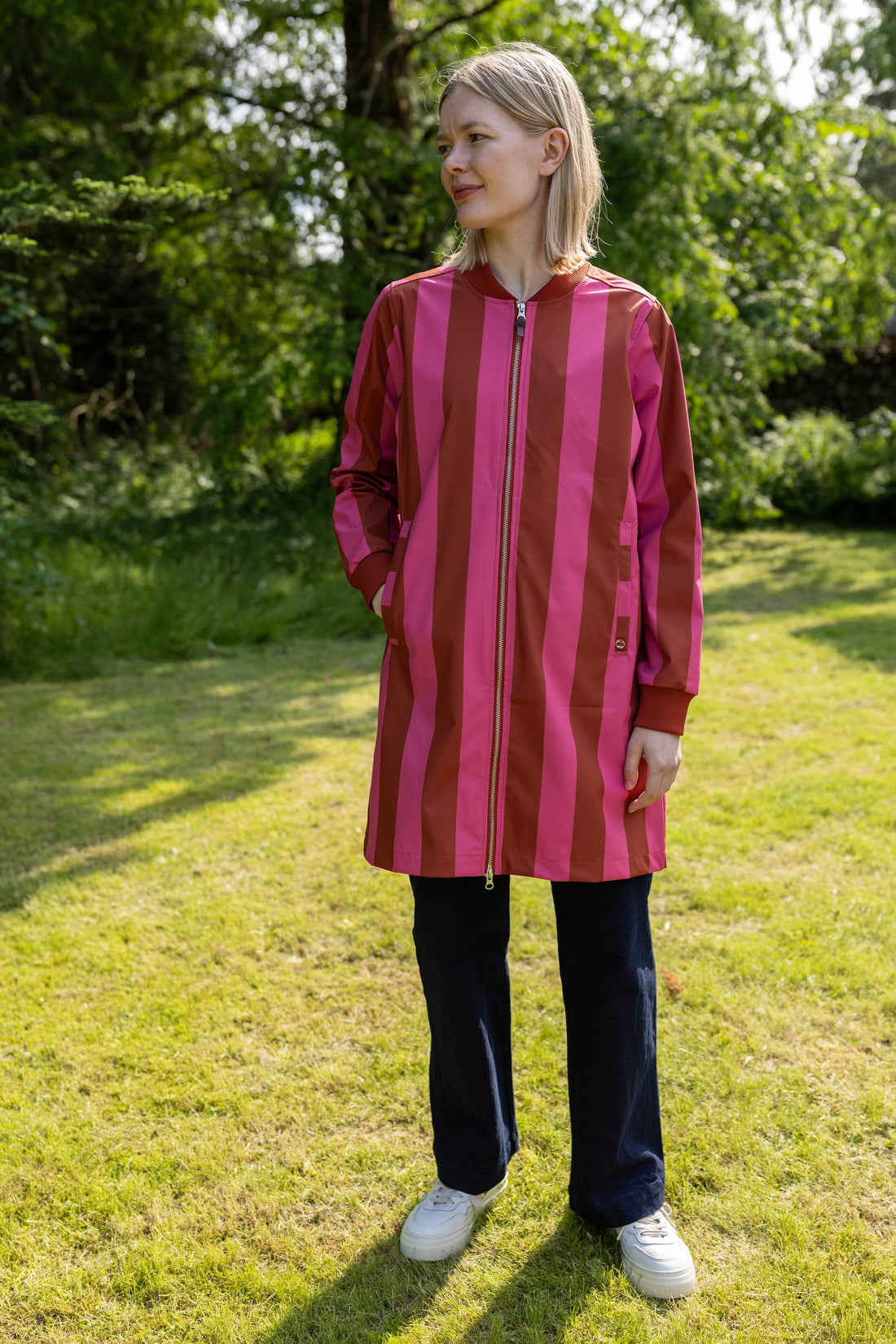 Smart stribet jakke i brændt rød og pink til kvinder-1