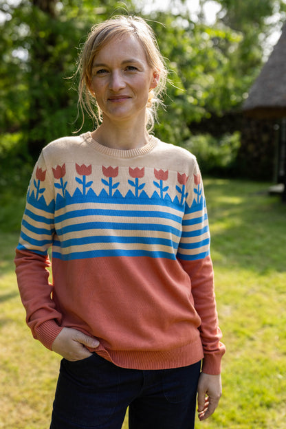 Fin sweater i orangebrun nuance med striber og flot mønster med tulipaner 