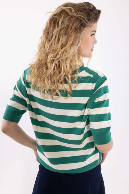 Smart kortærmet sweater med grønne og hvide striber og v-hals til kvinder