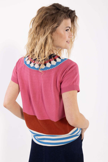 Sød farverig sweater i lyserøde, blå og hvide nuancer til kvinder