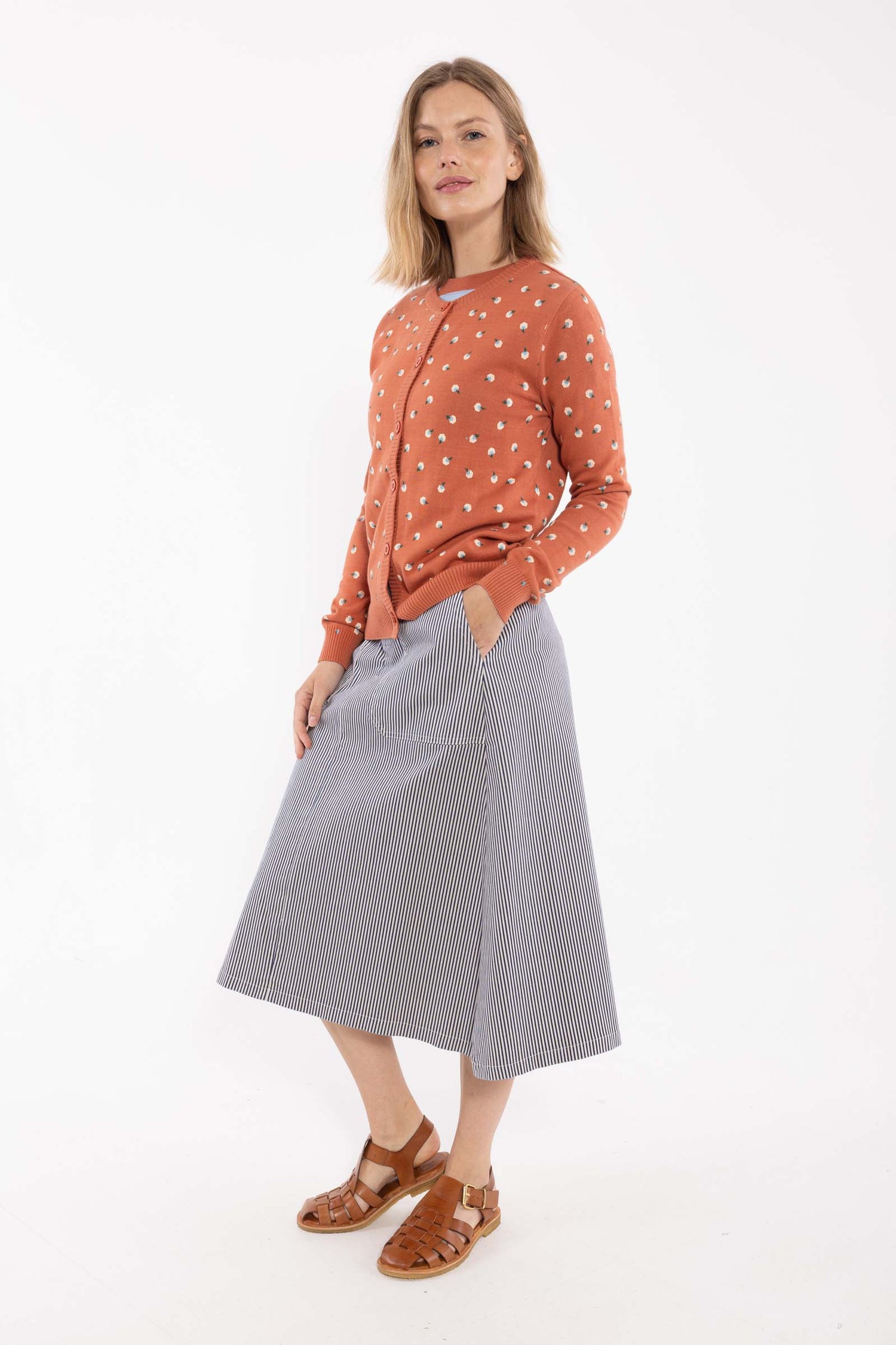 Fin og enkel orangebrun cardigan med blomstermønster til kvinder