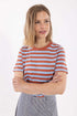 Smart t-shirt med rund hals og striber i lyseblå og orangebrun til kvinder
