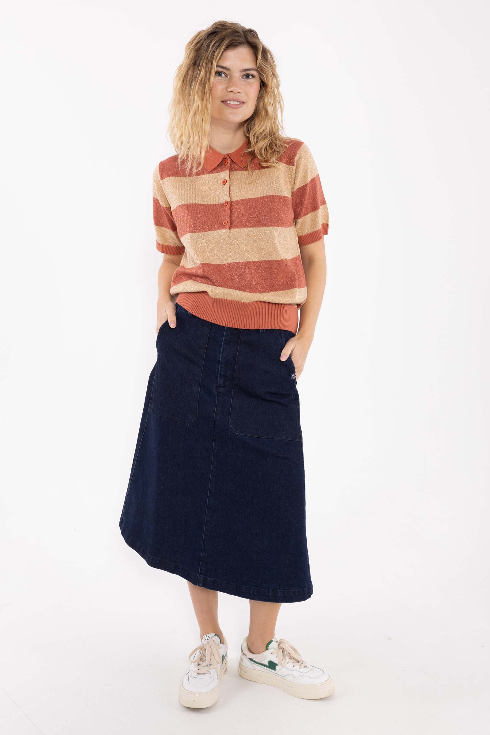 Smart stribet sweater med glitter, krave og korte ærmer til kvinder