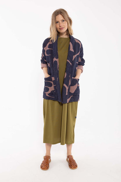 Smuk quiltet jakke med fint mønster til kvinder