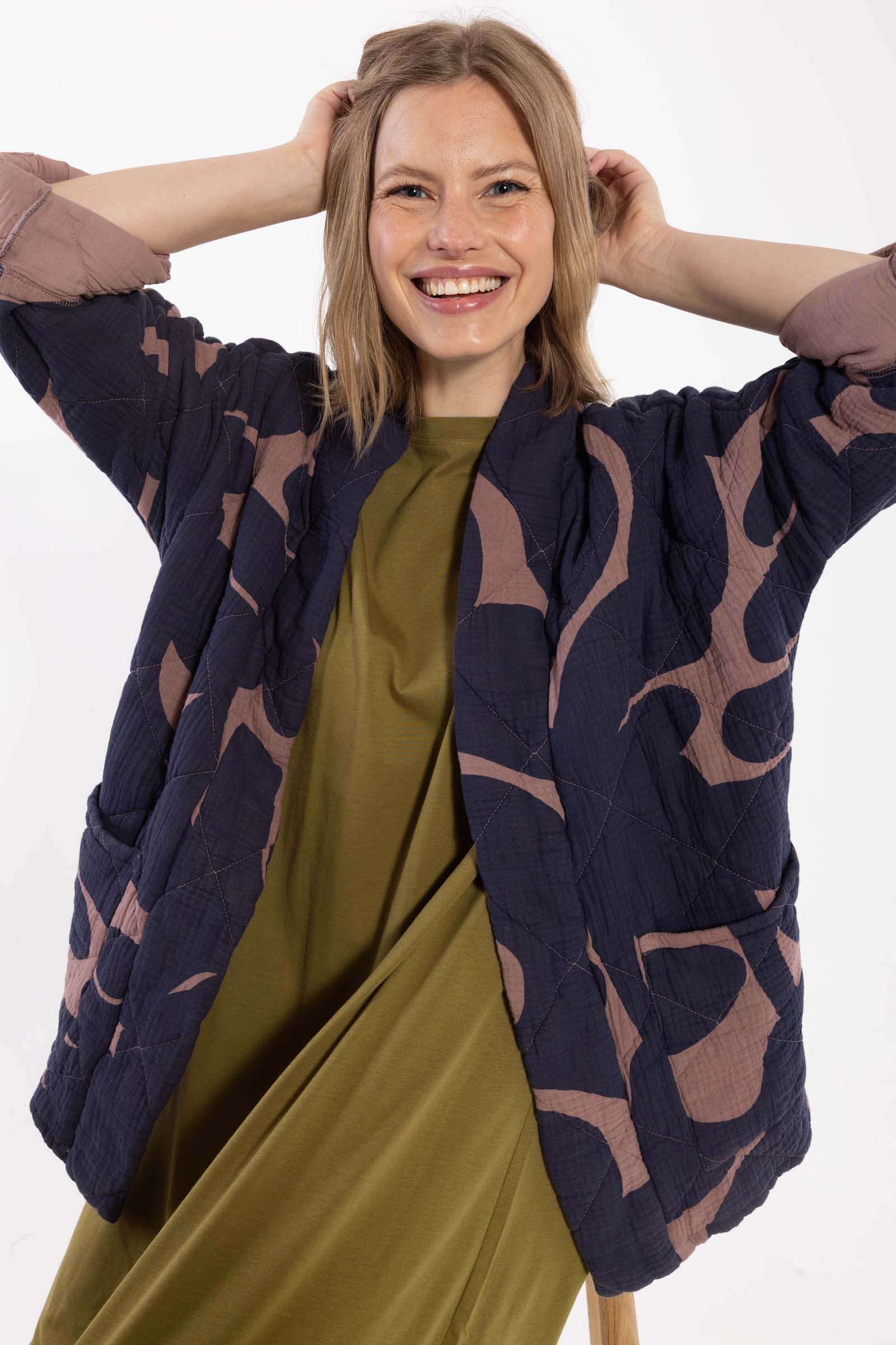 Smuk quiltet jakke med fint mønster til kvinder