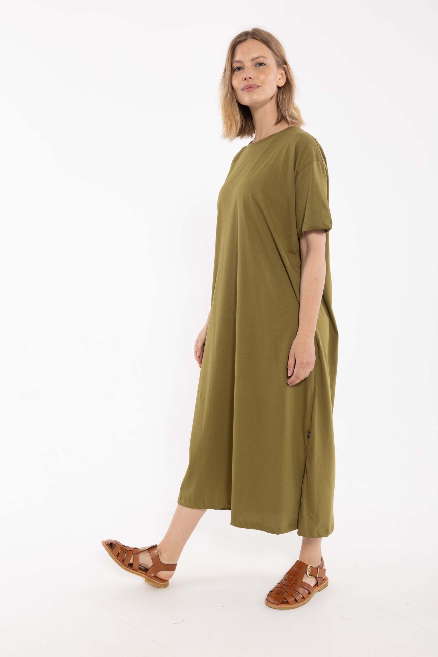 Flot kortærmet bomuldskjole i olivengrøn til kvinder