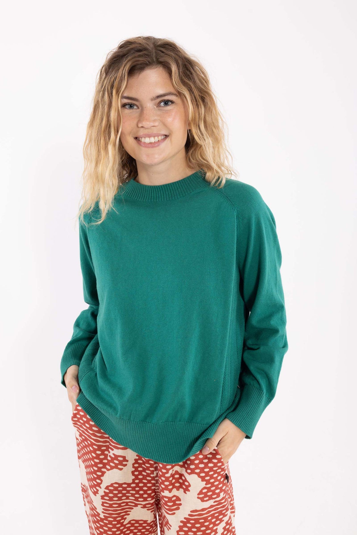 Flot sweater med rund hals i fin grøn nuance til kvinder fra Danefæ