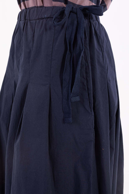 Flot nederdel i navyblå til kvinder