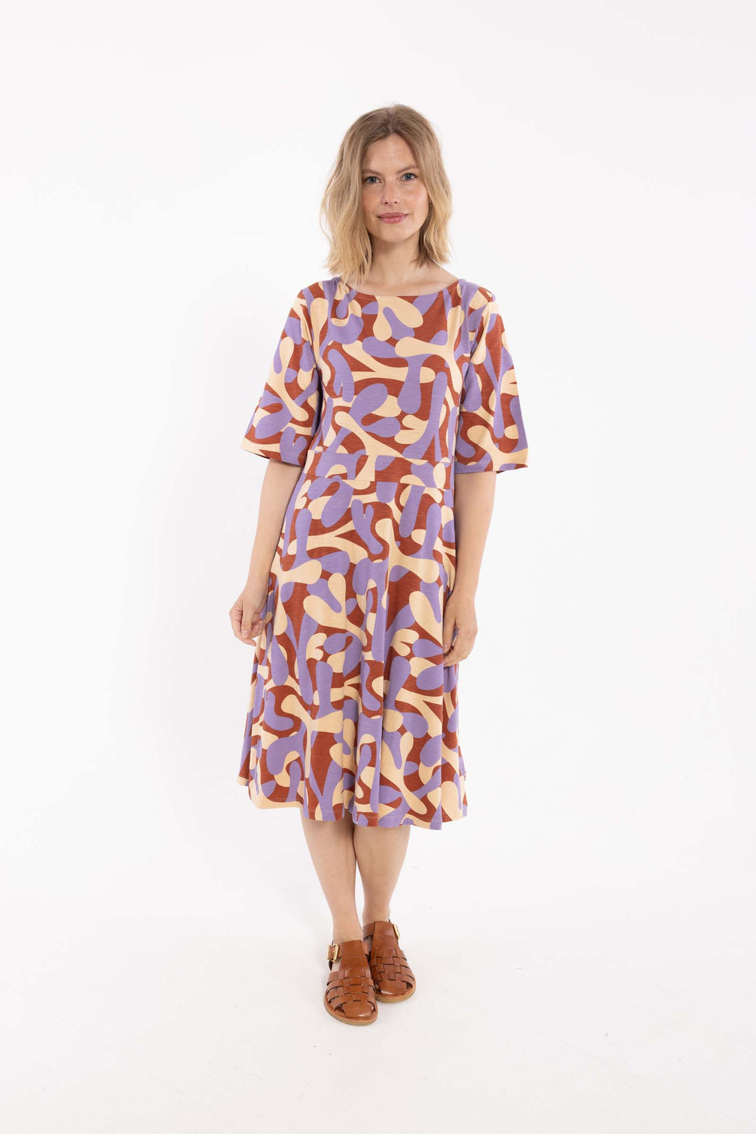 Fin mønstret kjole i økologisk bomuld til kvinder