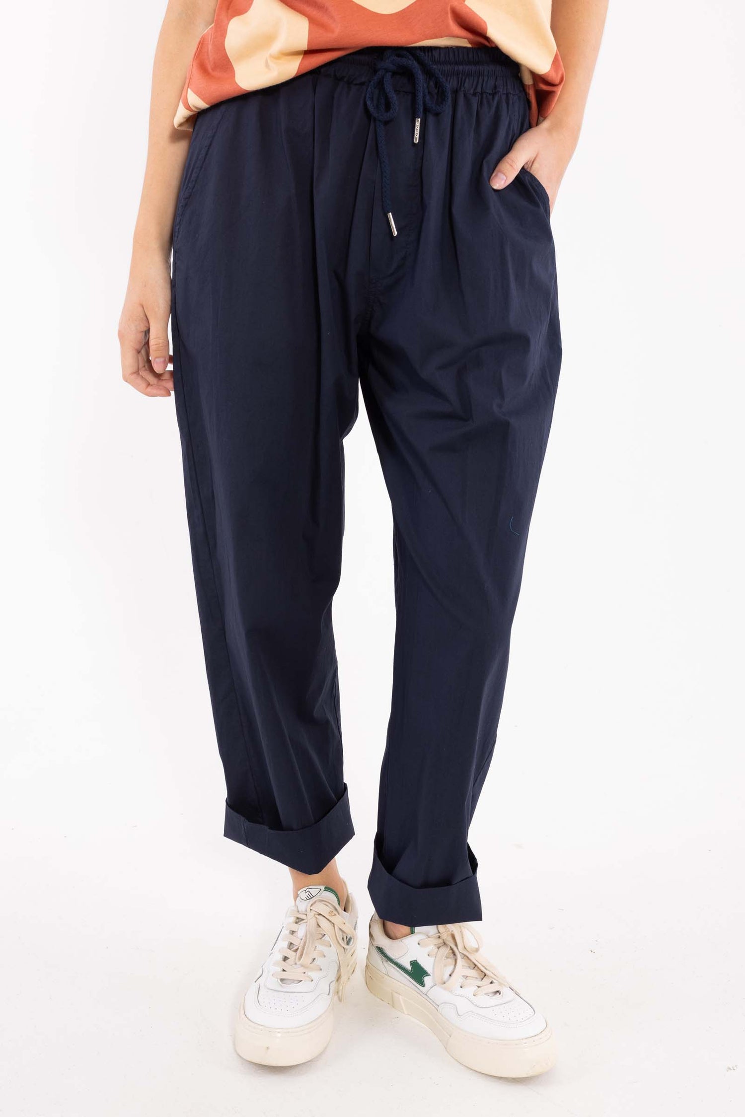 Behagelige navyblå bukser med elastik i taljen til kvinder