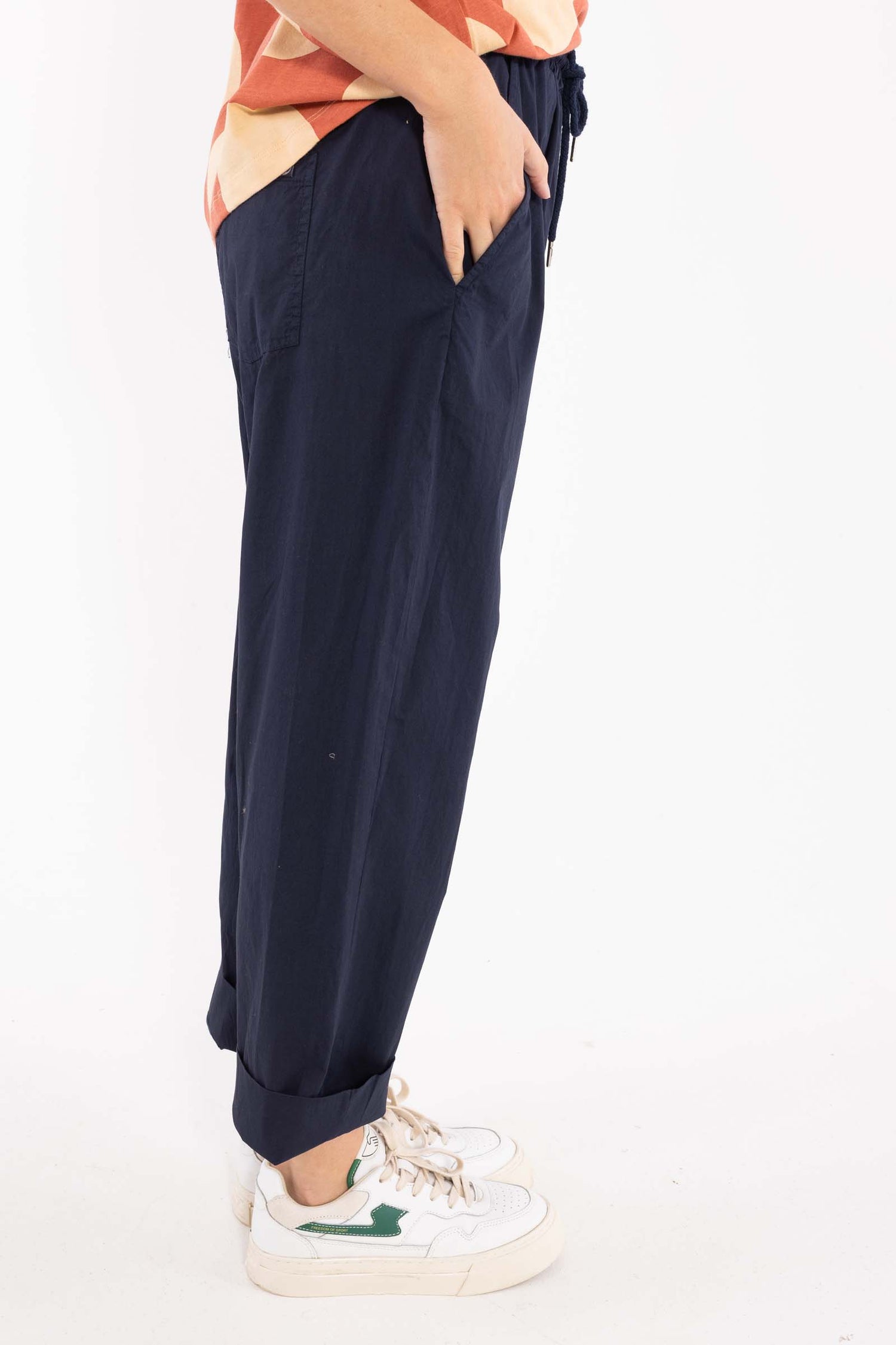Behagelige navyblå bukser med elastik i taljen til kvinder