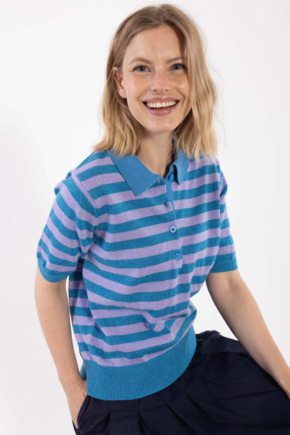 Smart stribet sweater i blå og lilla med glitter, krave og korte ærmer til kvinder