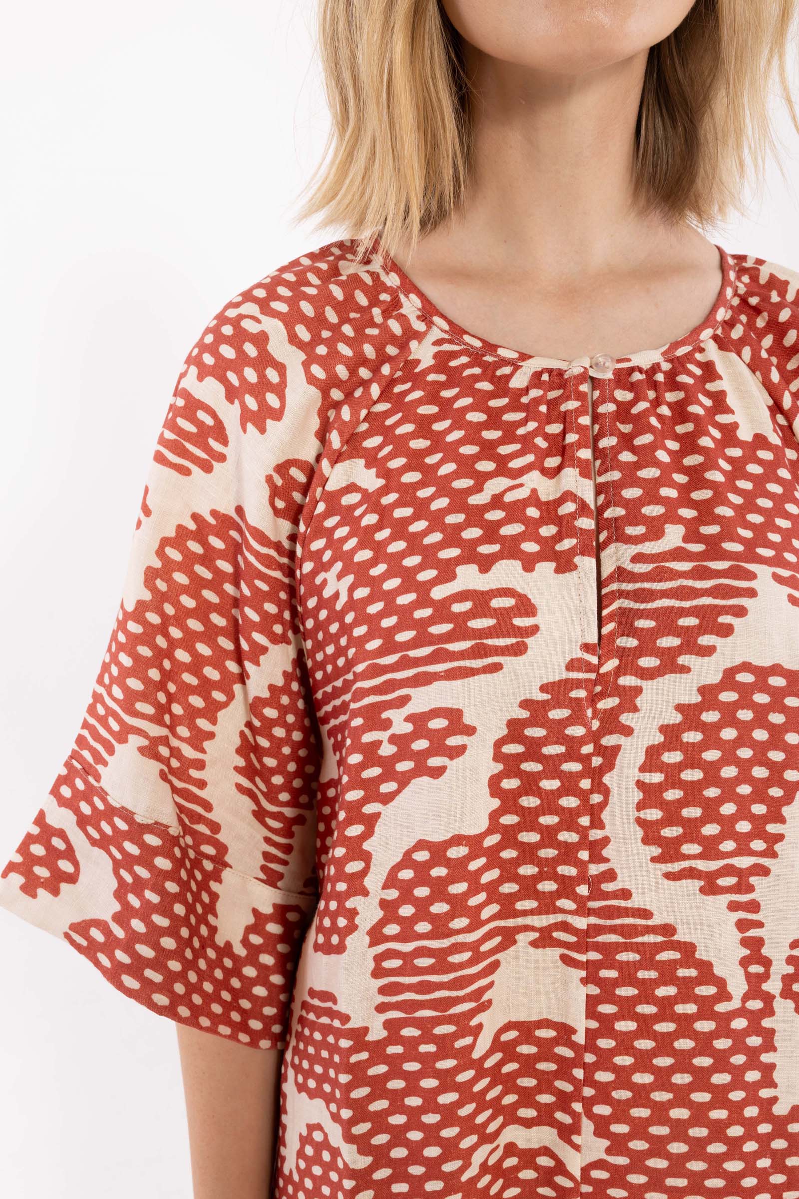 Sød mønstret kjole i lækker hørblanding til kvinder