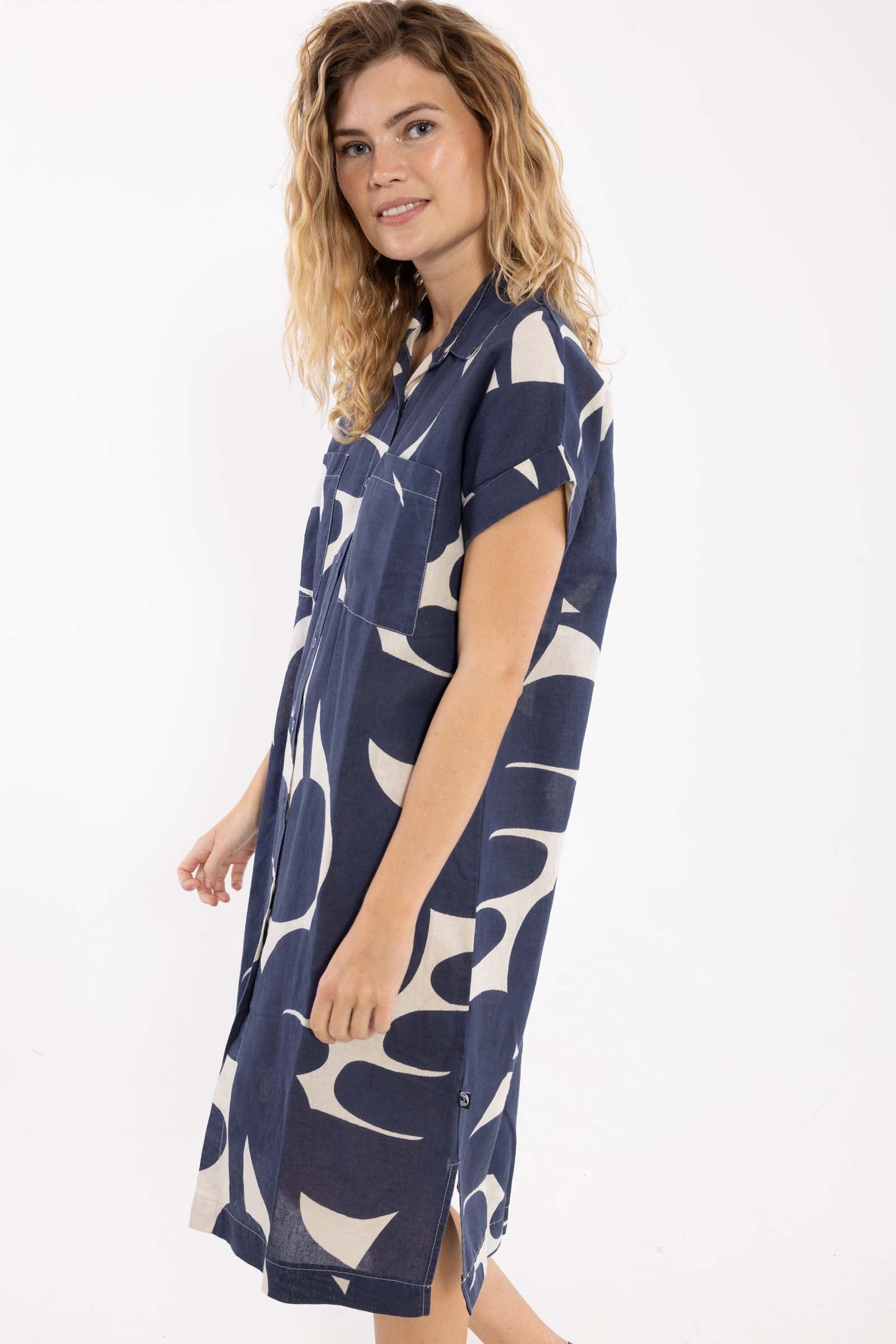 Fin mønstret skjortekjole i lækker hørblanding til kvinder