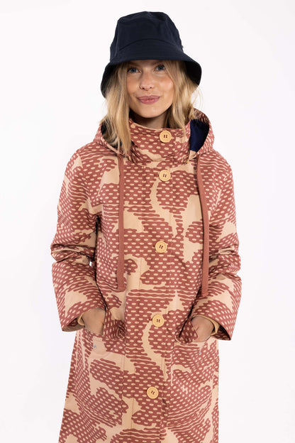 Praktisk multifarvet og mønstret jakke til kvinder