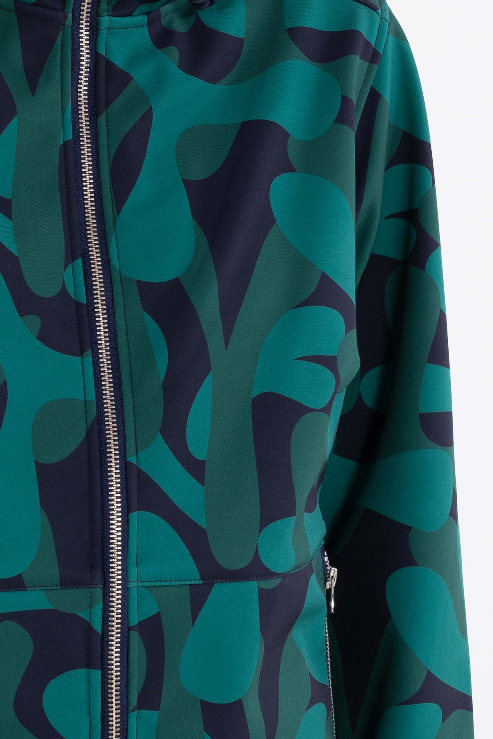 Praktisk mønstret jakke i grønne og blå nuancer til kvinder