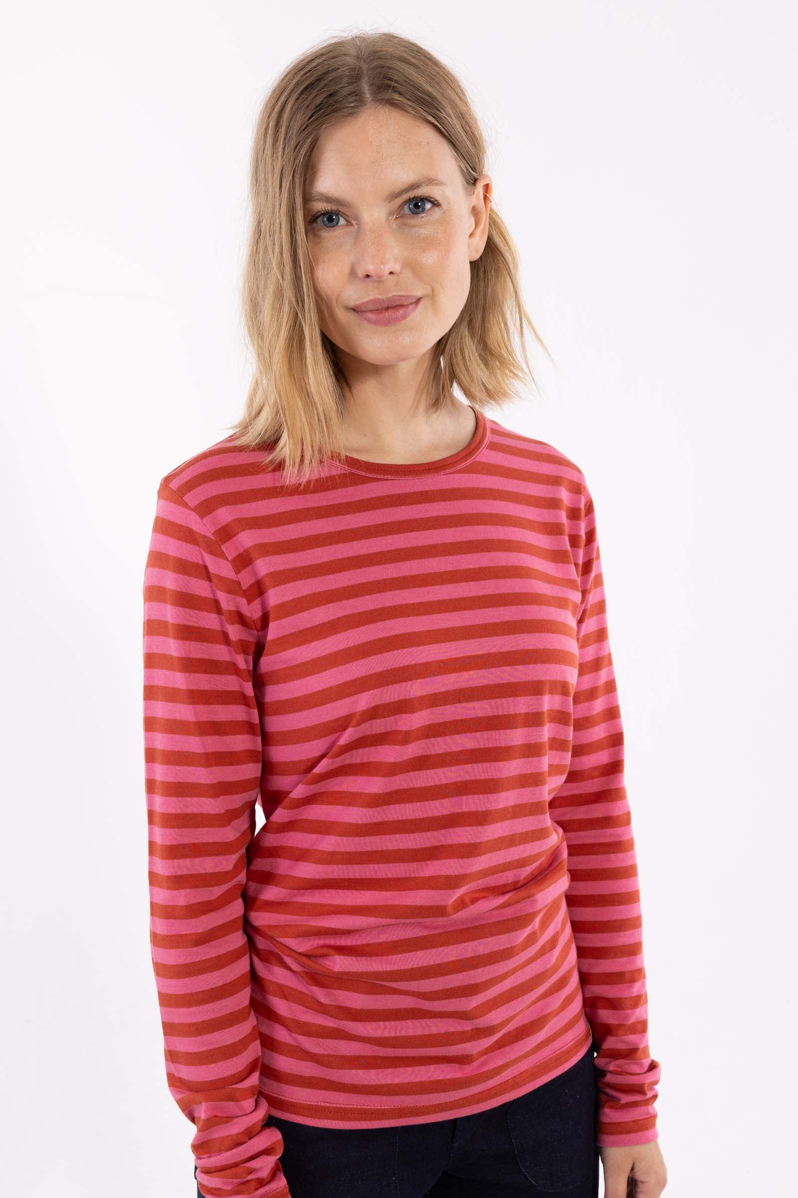 Lækker bluse med striber i rød og pink til kvinder