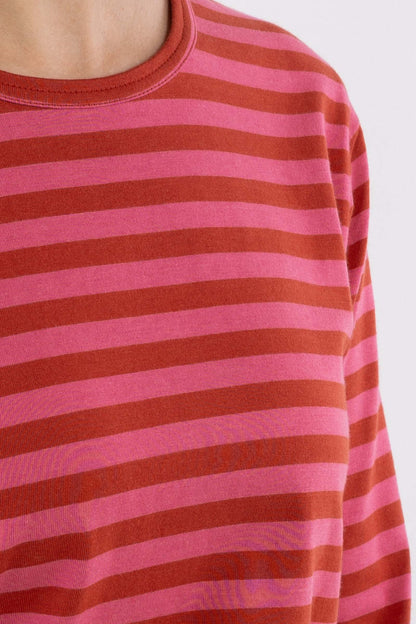 Lækker bluse med striber i rød og pink til kvinder