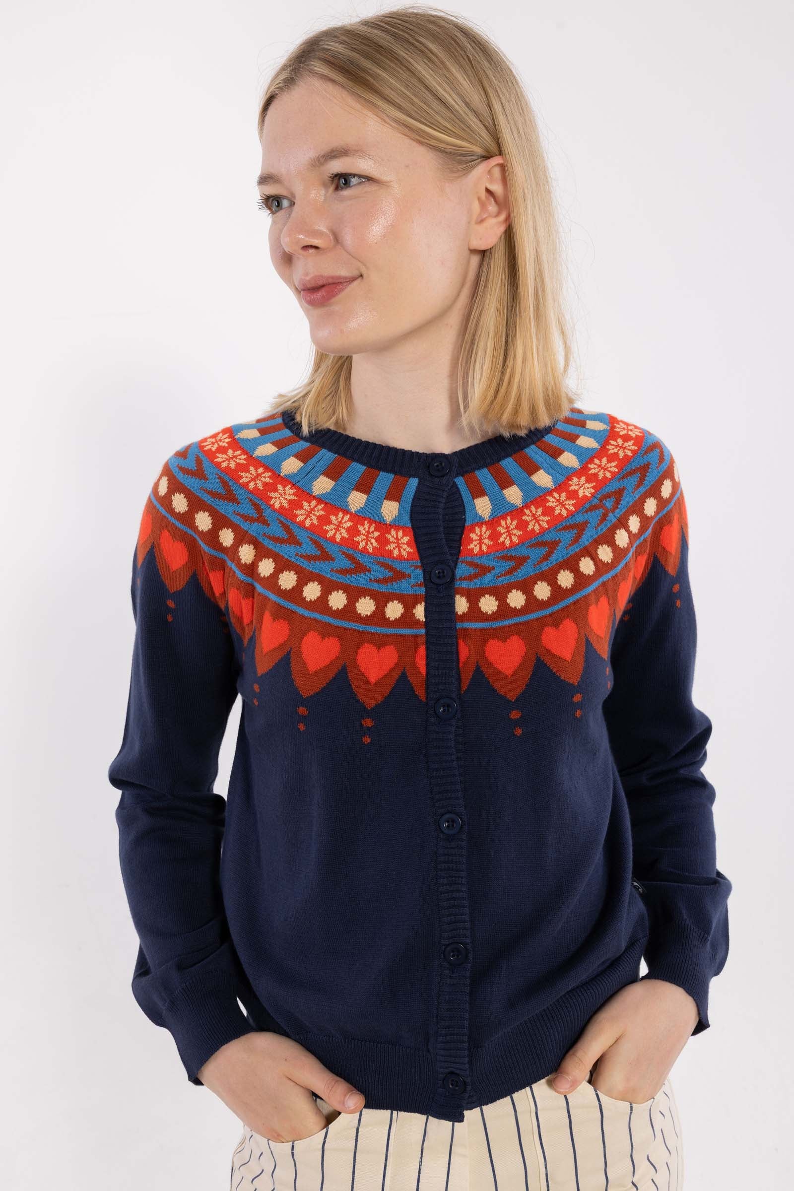 Fin navyblå cardigan med nordisk mønster til kvinder