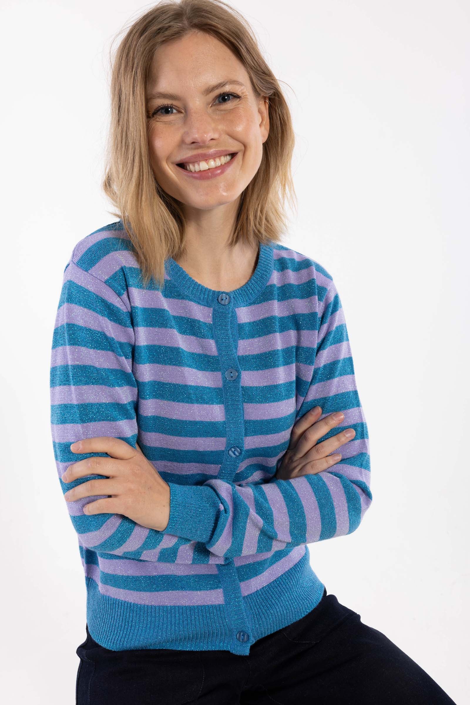 Sød glittercardigan med lyslilla og blå striber til kvinder