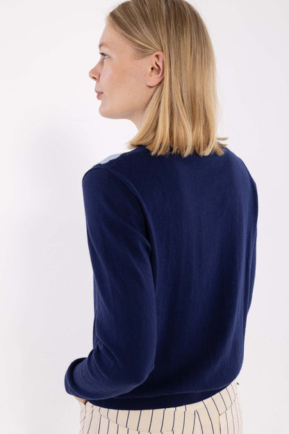 Lækker mørkeblå cardigan med fint blomstermønster til kvinder