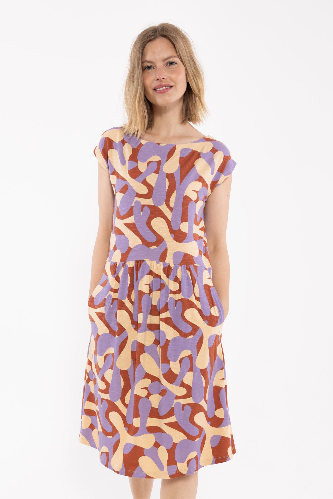 Fin mønstret kjole i flotte farver og økologisk bomuld til kvinder