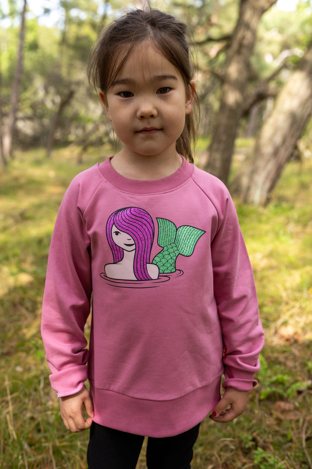 Skøn lyserød sweatshirt til børn med print af havfrue