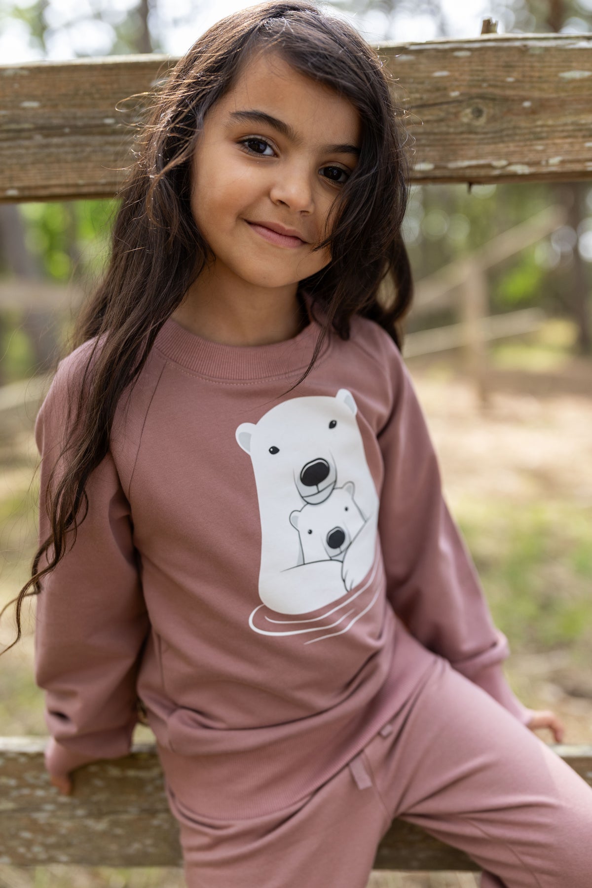 Skøn sweatshirt til børn med sødt print af isbjørnemor og unge