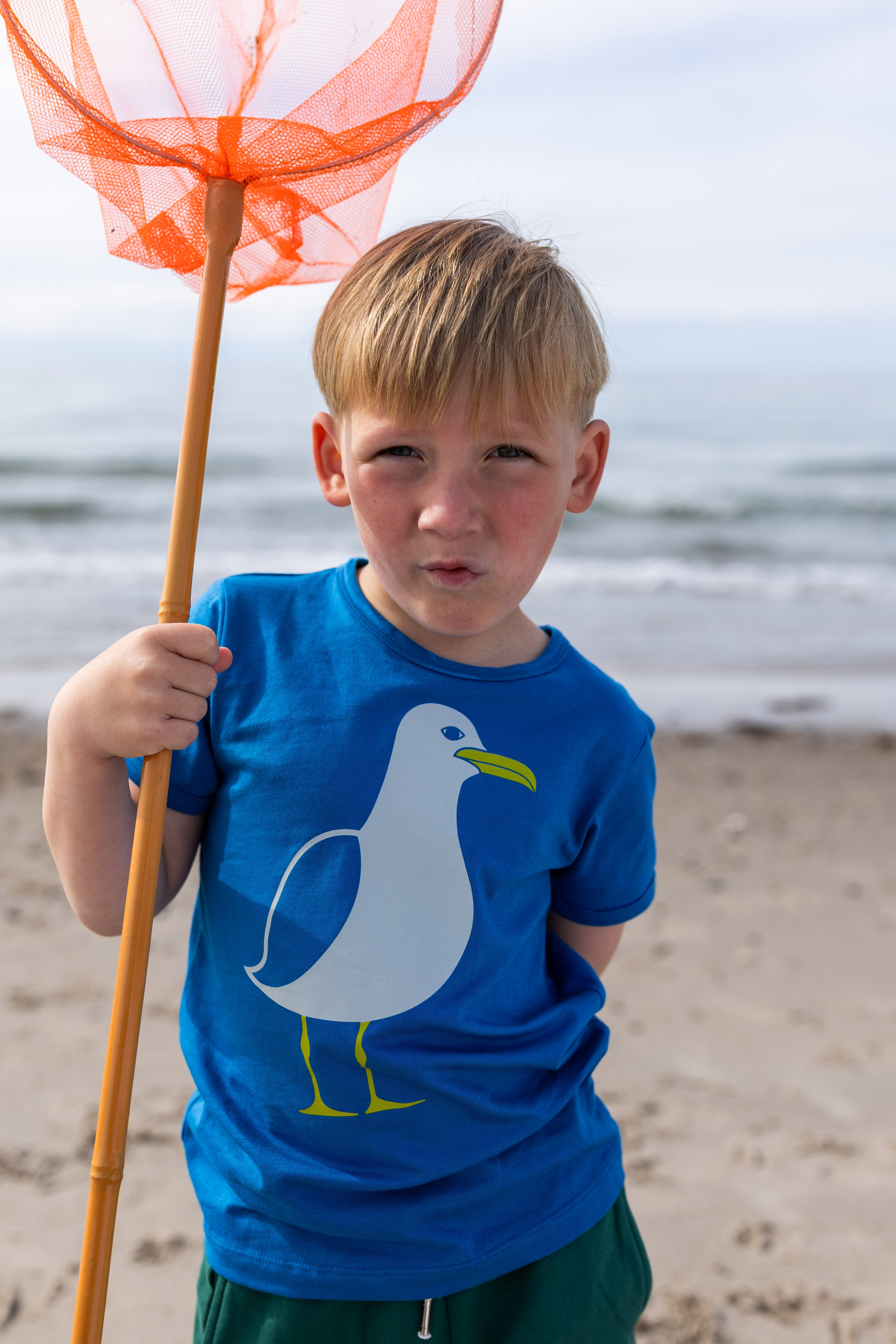 Blå t-shirt med måge.