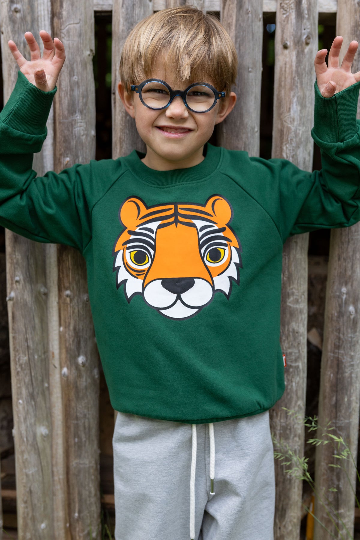 Skøn grøn sweatshirt til børn med print af tiger