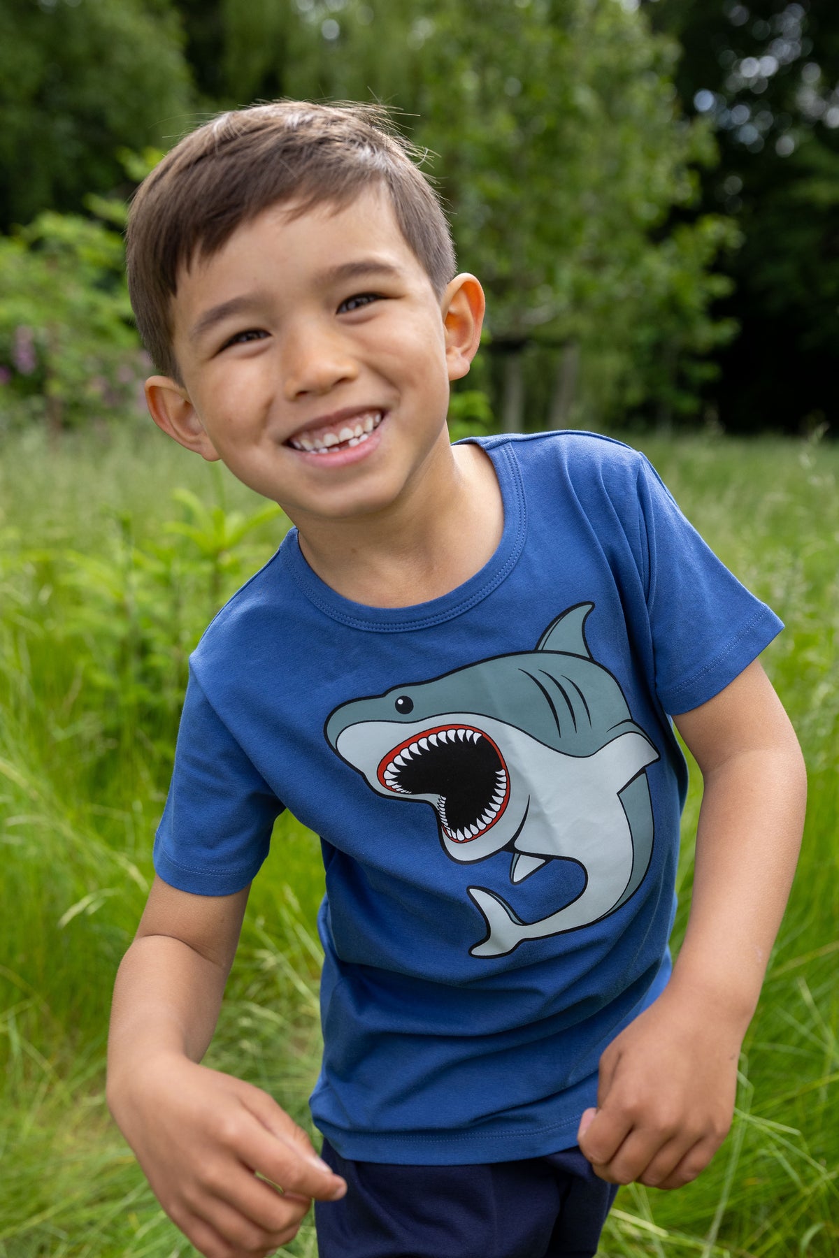 Sej t-shirt til børn med print af hvidhaj