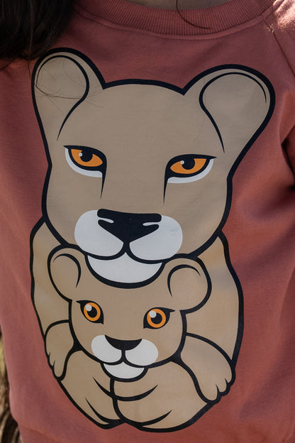 Skøn sweatshirt til børn med print af en løvemor og en løveunge